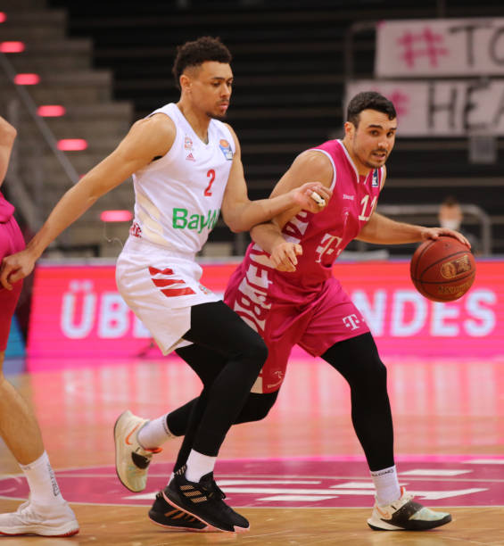 其中包括 其中包括